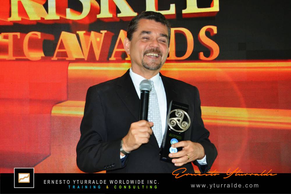 Ernesto Yturralde reconocido como International Speaker of the Year por su liderazgo en programas de Aprendizaje Experiencial en Latinoamérica