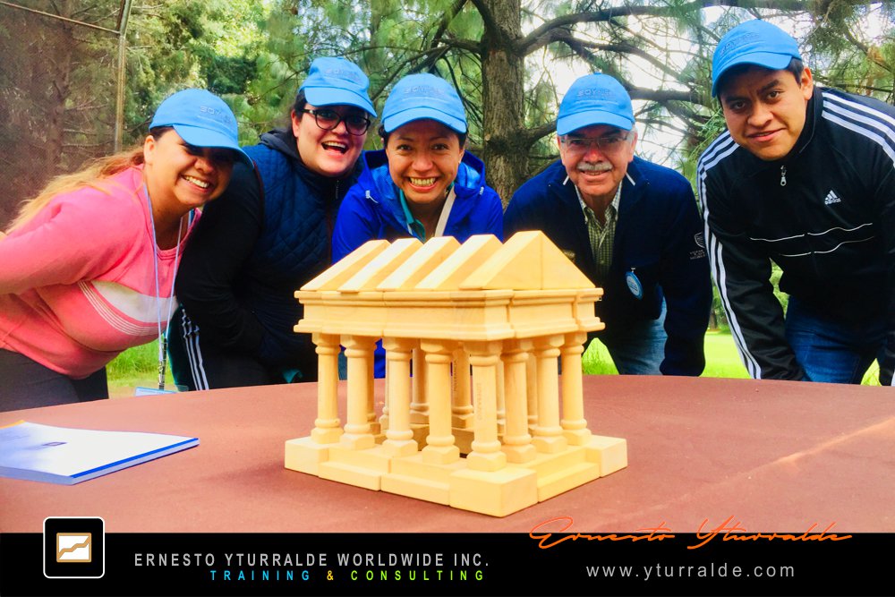 Team Building LATAM con talleres corporativos de cuerdas bajas aplicados a la mejora de desempeño