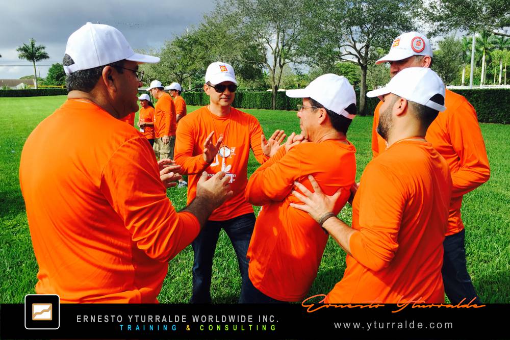 Talleres de Cuerdas Bajas de Team Building LATAM enfocados en la colaboración y la empatía