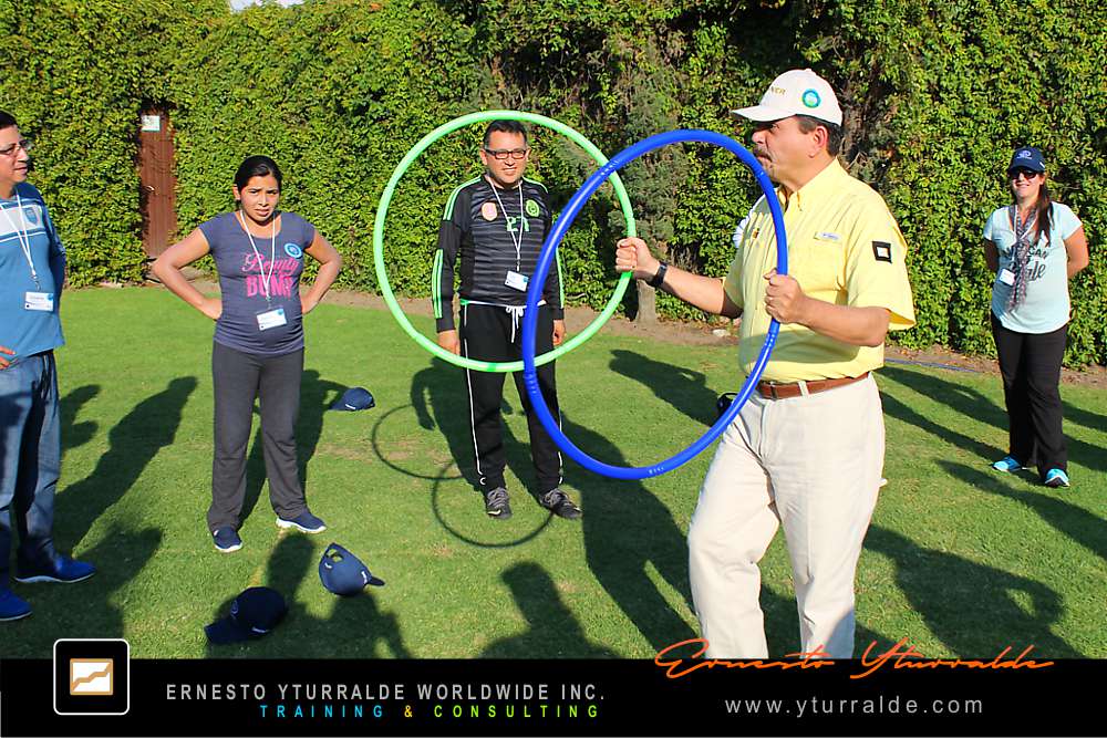 Taller de Team Building LATAM enfocado en trabajo colaborativo y liderazgo compartido