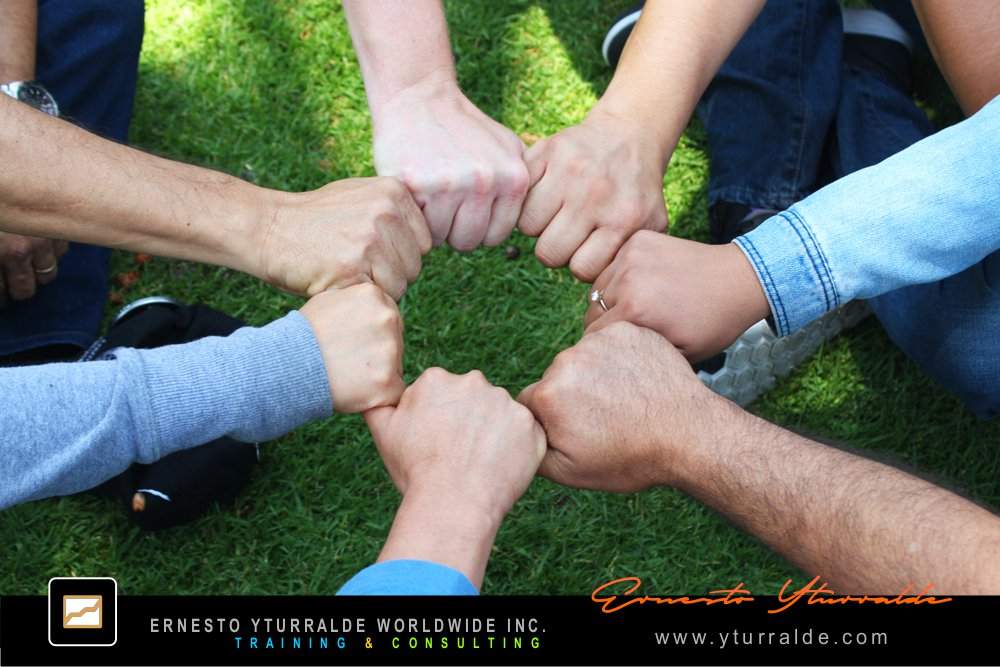 Team Building empresarial orientado al desarrollo de equipos colaborativos y al liderazgo compartido